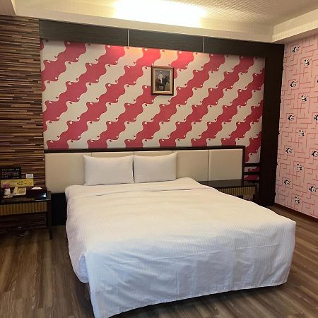 Hua Xiang Motel - Fengshan 高雄市 エクステリア 写真