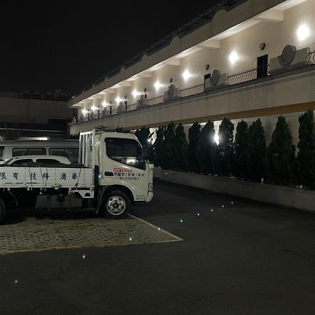 Hua Xiang Motel - Fengshan 高雄市 エクステリア 写真