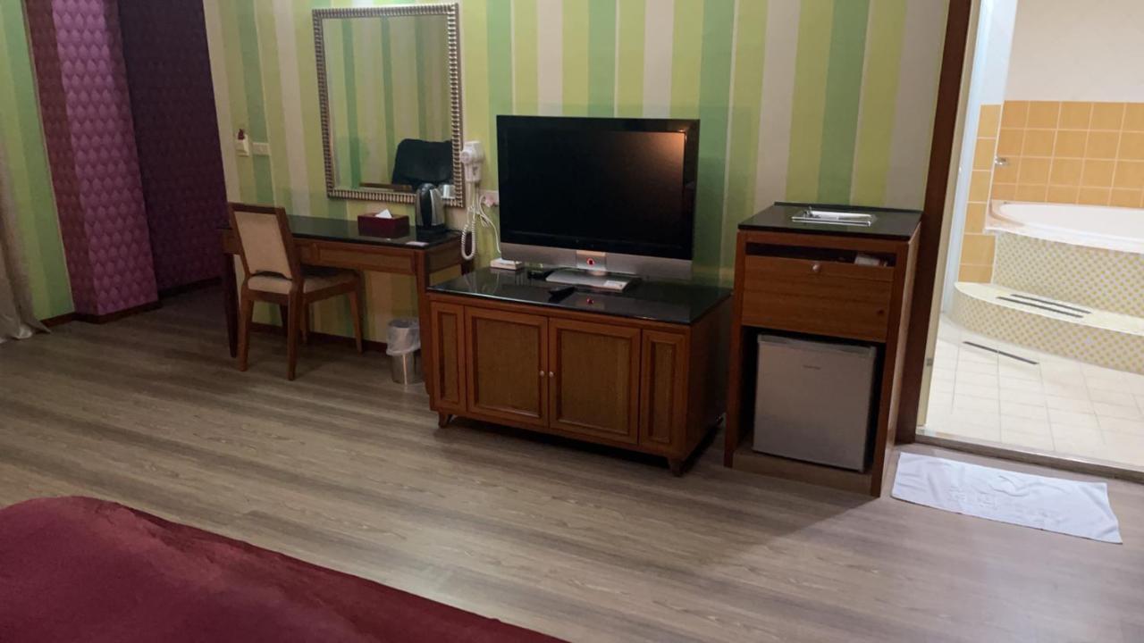 Hua Xiang Motel - Fengshan 高雄市 エクステリア 写真