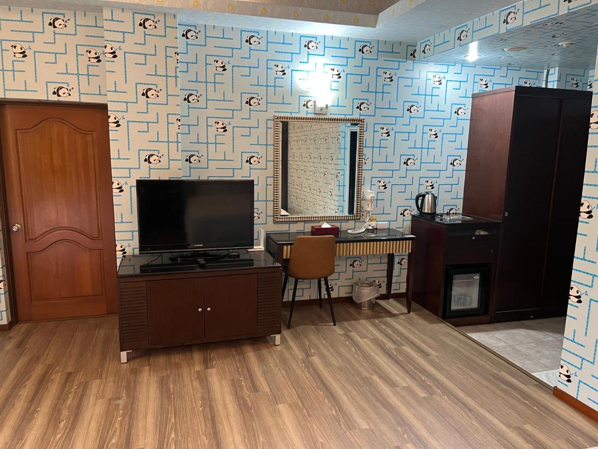 Hua Xiang Motel - Fengshan 高雄市 エクステリア 写真