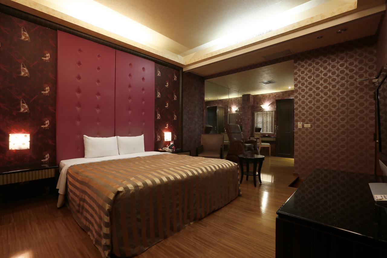 Hua Xiang Motel - Fengshan 高雄市 エクステリア 写真