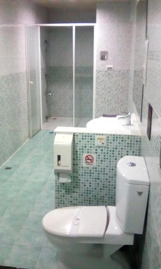 Hua Xiang Motel - Fengshan 高雄市 エクステリア 写真